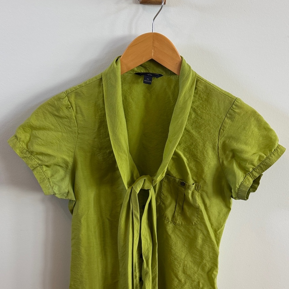 💚 Banana Republic Green Tie-Front Blouse
Size Small - Picture 3 of 8